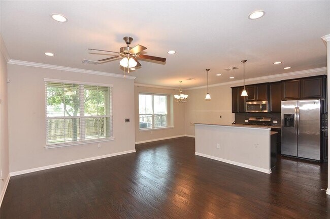 Building Photo - 13400 Briarwick Dr