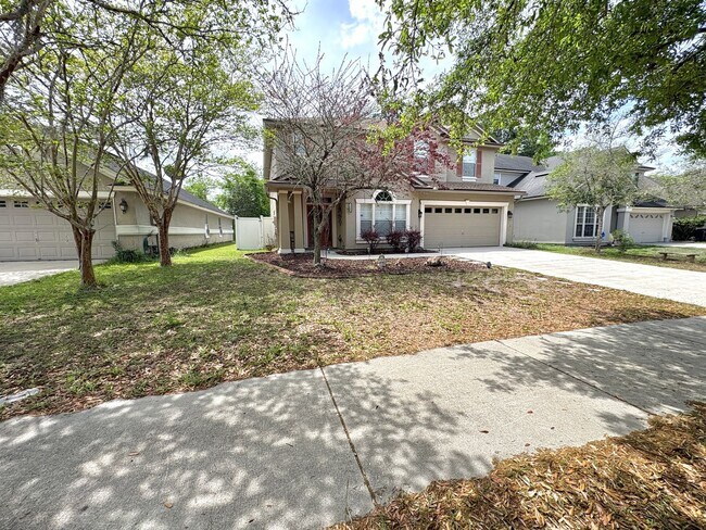 Foto del edificio - Spacious Two-Story Home with Hot Tub, Pool Table & Fenced Yard in Panther Creek