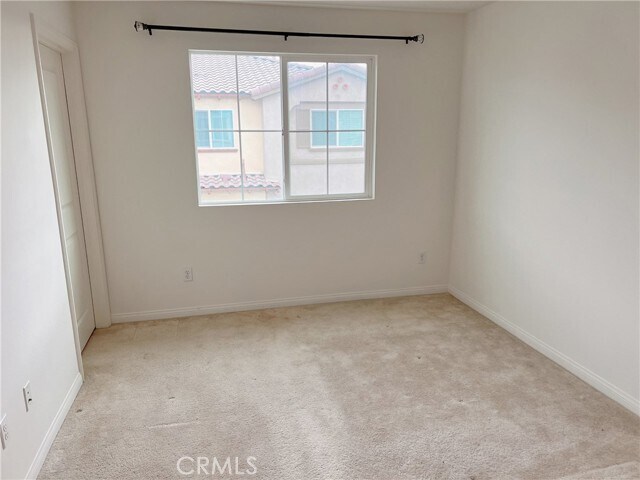 Building Photo - 847 E Hollyvale St