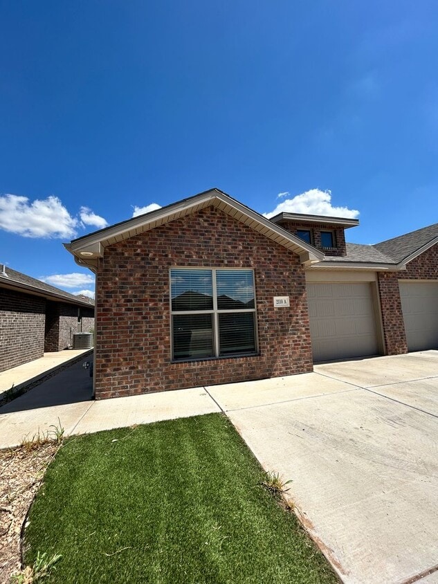3 bed 2 bath Duplex Available 9/10! - 3 bed 2 bath Duplex  Available 9/10!
