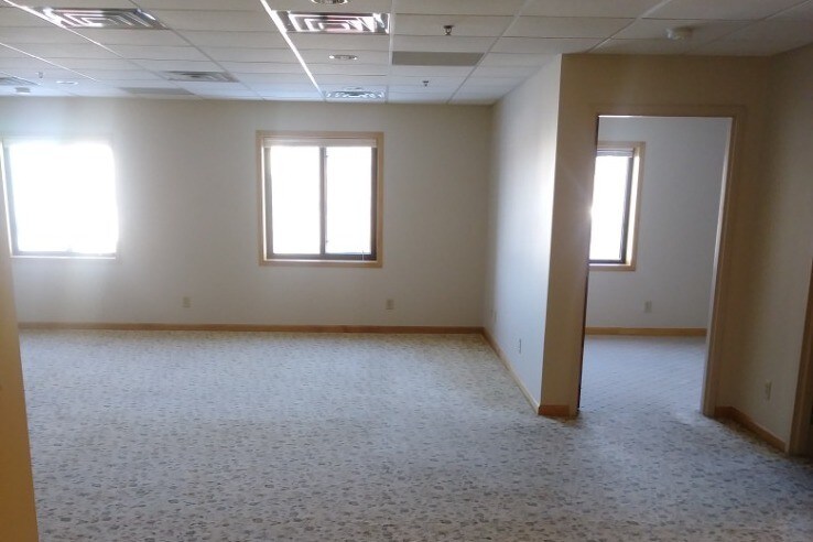 Primary Photo - 670 Pelham Blvd