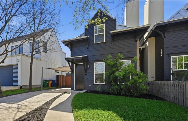 Foto del edificio - 3203 Locke Ln