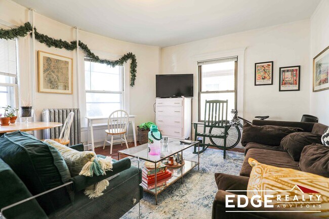 Building Photo - 60 Oak Square Ave