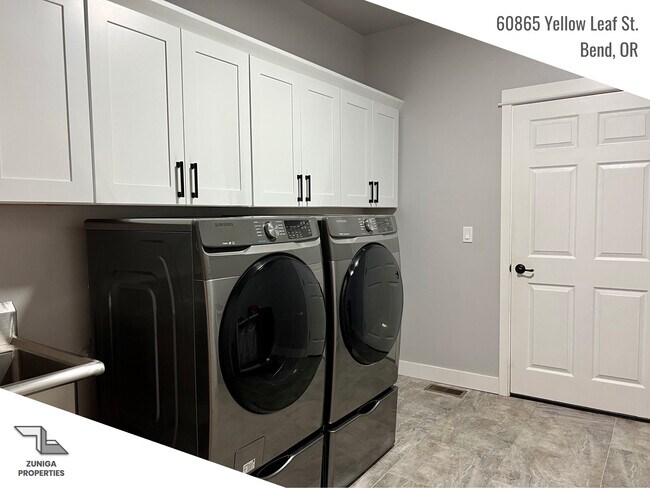 Laundry and mud room - 60865 Yellow Leaf St