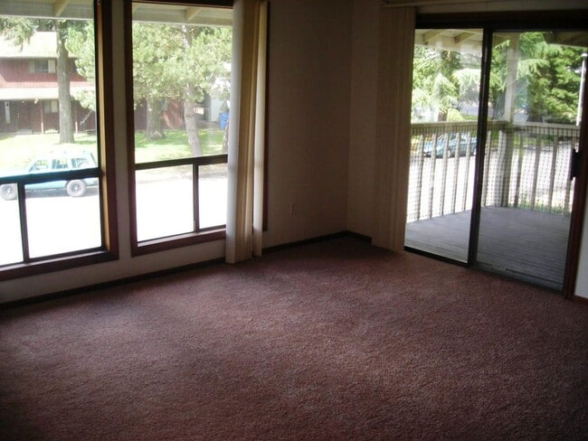 Photo - keyes Apartment