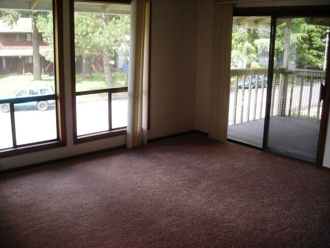 Building Photo - keyes