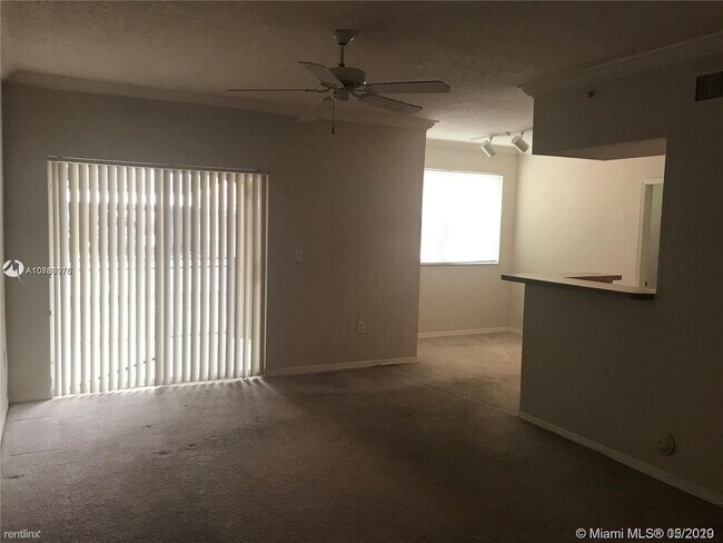 Building Photo - 2 br, 2 bath Condo - 11501 Pines Blvd