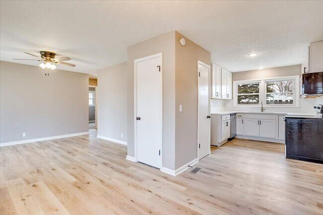 Foto del edificio - Beautiful Haysville Home