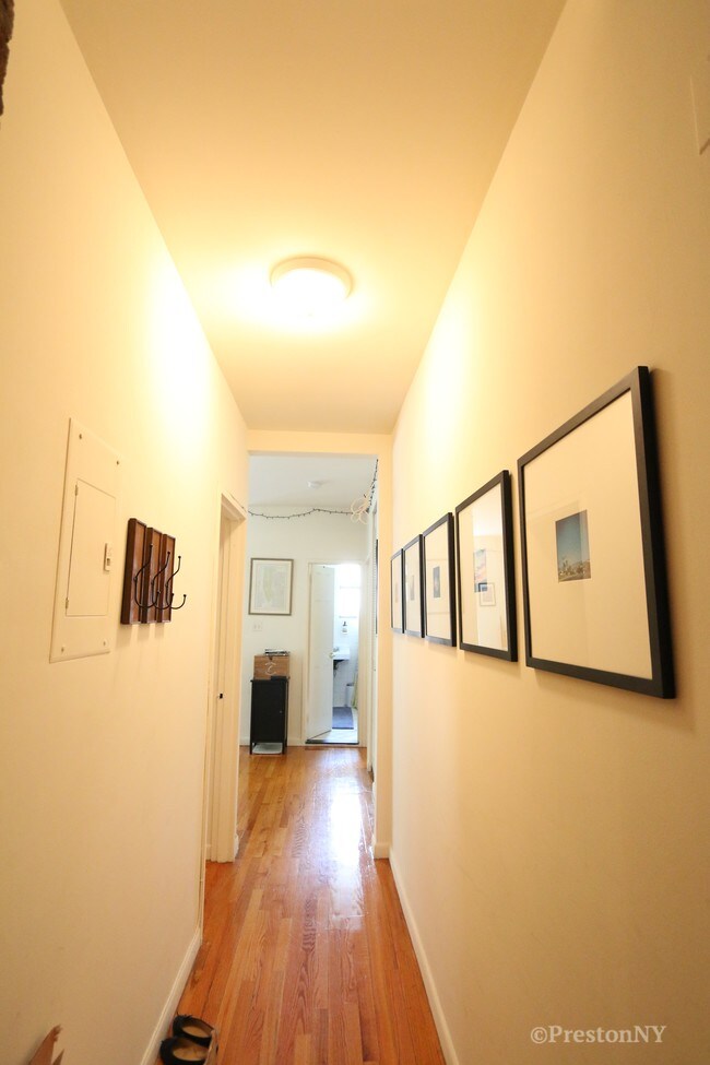 Building Photo - 272 Bleecker St