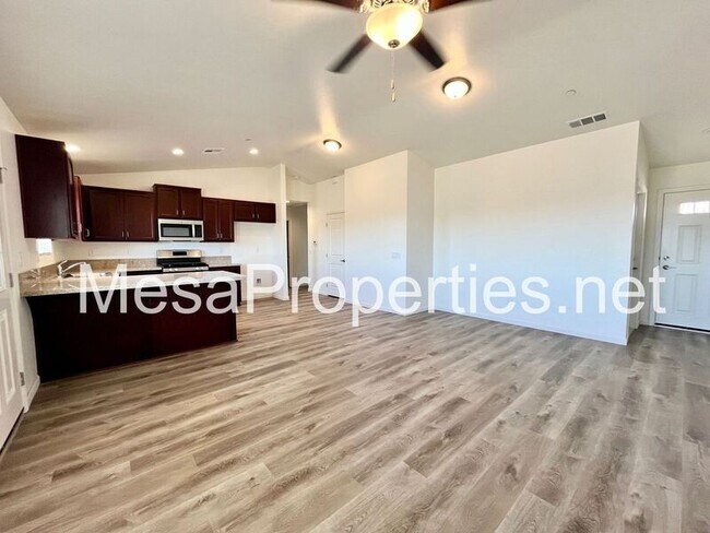 Foto del edificio - 9550 Tamarisk Ave
