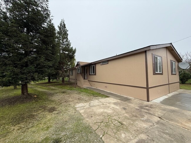Building Photo - 3706 S Tegner Rd