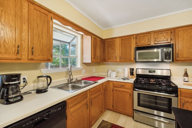 Building Photo - 3304 Oak Trees Ct