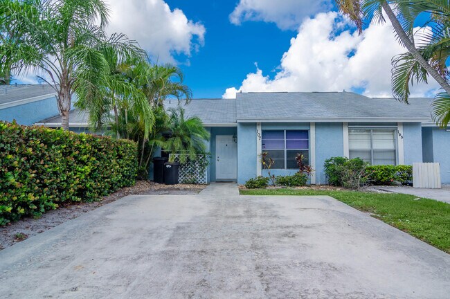 Building Photo - 107 Oakwood Dr