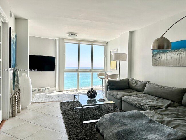 Foto del edificio - 5401 Collins Ave