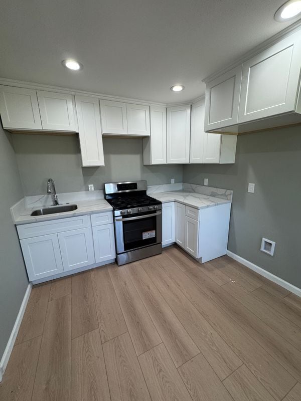 Primary Photo - 2441 St Clair Ave