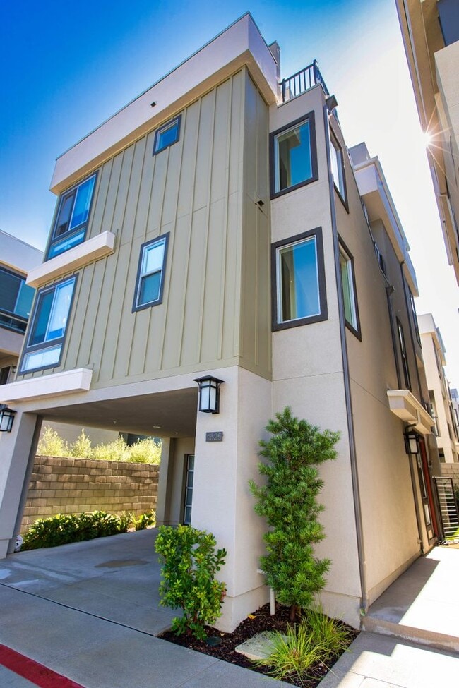 Building Photo - 1625 Hampton Dr