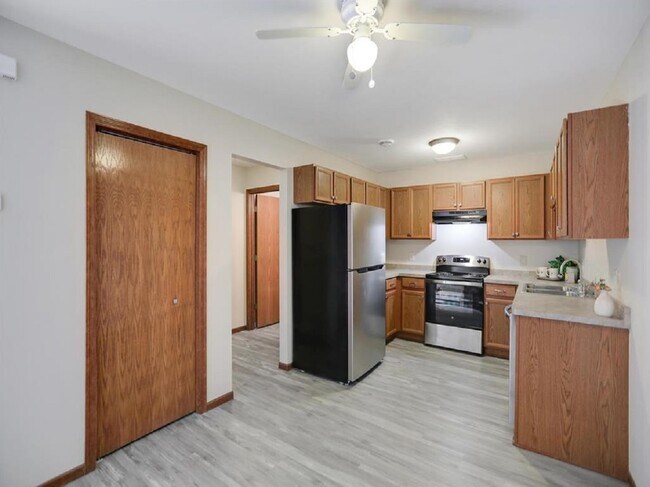 Foto del edificio - 1341 Greenleaf Ln