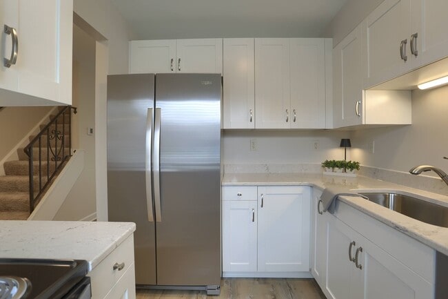 Building Photo - Briarcrest Gardens Townhomes & Apartments