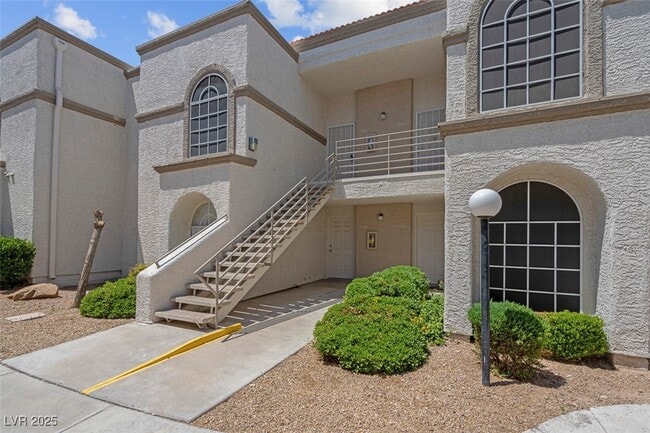 Building Photo - 3150 N Soft Breezes Dr