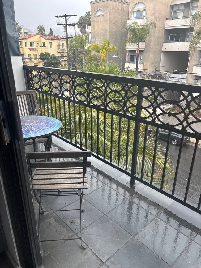 Foto del edificio - 1355 N Sierra Bonita Ave