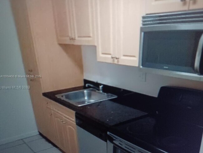 Foto del edificio - 4330 NW 79th Ave