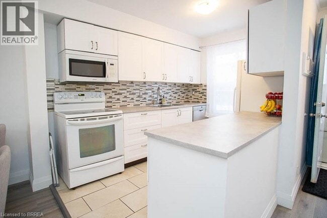 Building Photo - 496 Grey St