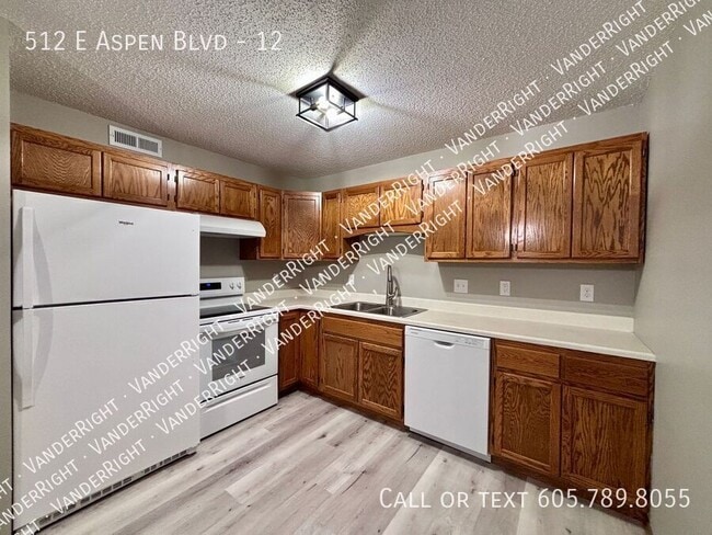 Building Photo - 512 E Aspen Blvd