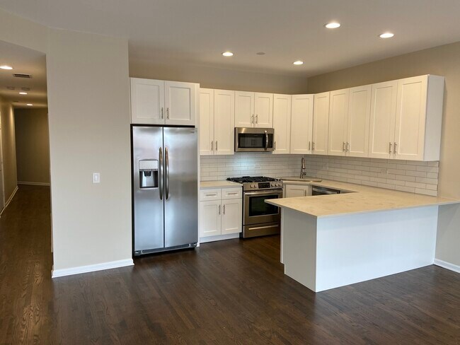 Building Photo - 1837 W North Ave