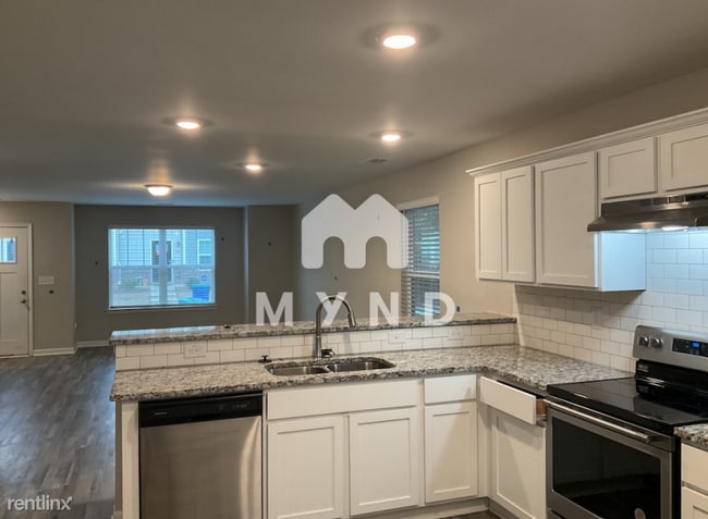 Building Photo - 4 br, 2.5 bath Townhome - 331 Ashigan St