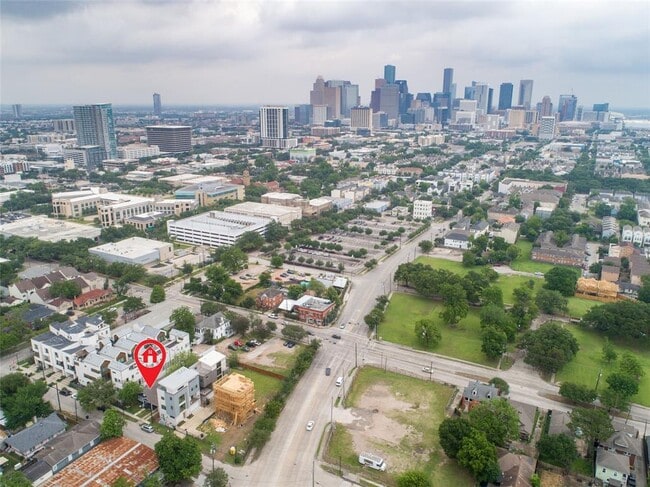 Building Photo - 1511 Truxillo St