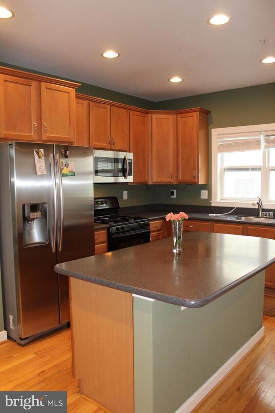 Foto principal - 11008 Amherst Ave