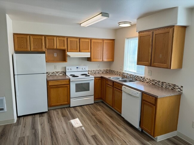 Photo - 2 Bedroom Tri-plex in River Rd Neighborhood Apartment