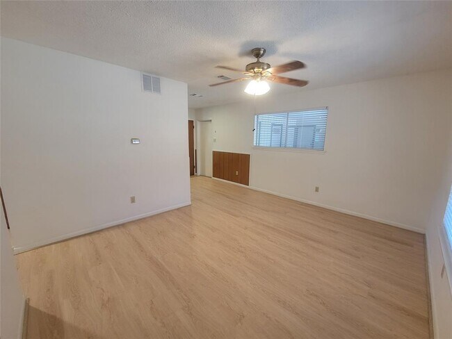 Foto del edificio - 5804 Nassau Dr