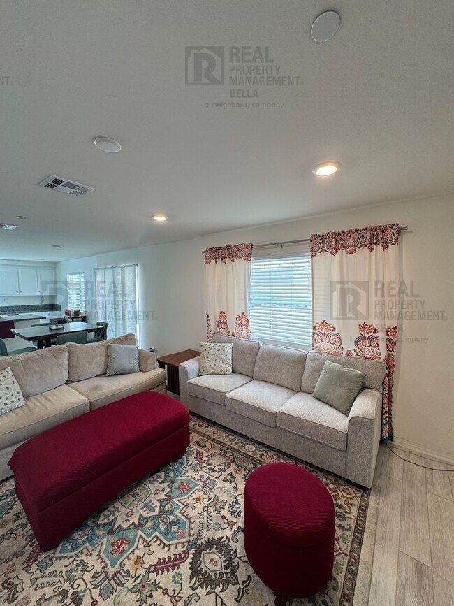 Foto del edificio - Spacious Corner Lot Home in Desirable Winchester Community – 4 Bed + Loft + Large Backyard!