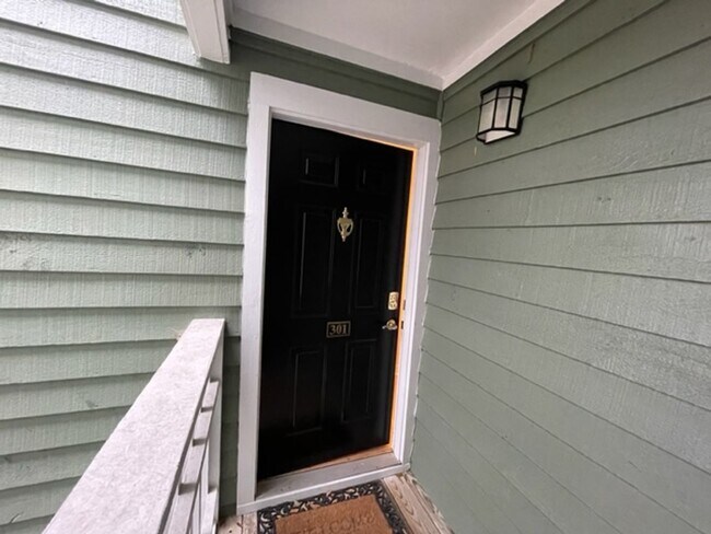 Building Photo - Parkridge Lane - ITB Condo Available for P...