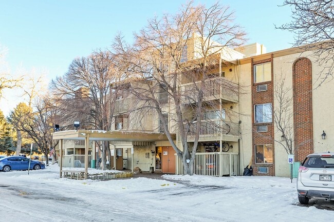 Building Photo - 1 Bedroom, 1 bath, 3rd floor Apartment