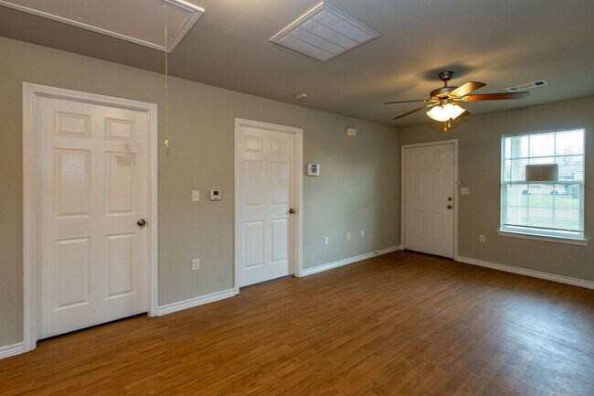 Foto del edificio - Move in special! 1/2 off 1st months rent!!