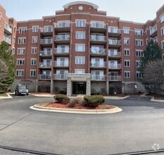 Building Photo - 6560 W Diversey Ave