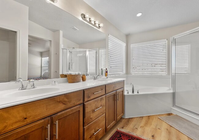 Foto del edificio - Your Perfect Hurricane Getaway Awaits!