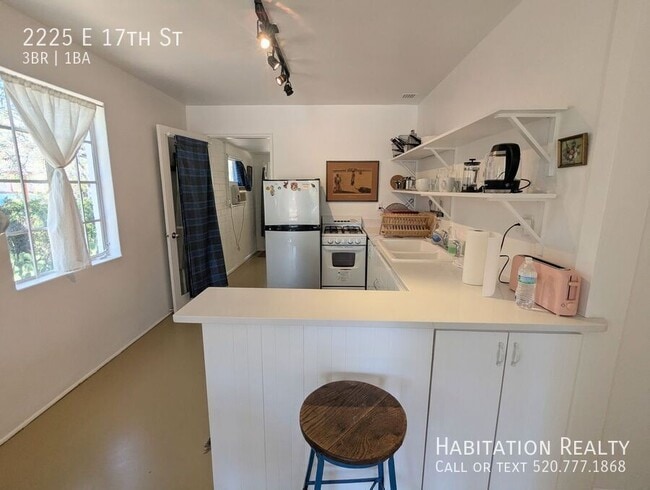 Foto del edificio - 2225 E 17th St