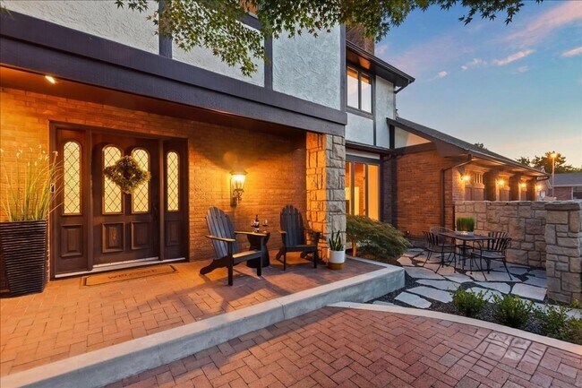 Foto del edificio - Luxury 5-Bedroom Home with Pool, Hot Tub &...