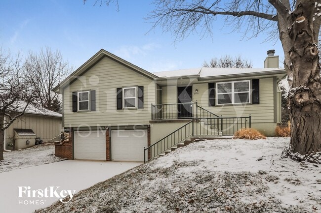 Building Photo - 2116 NE Cromwell St