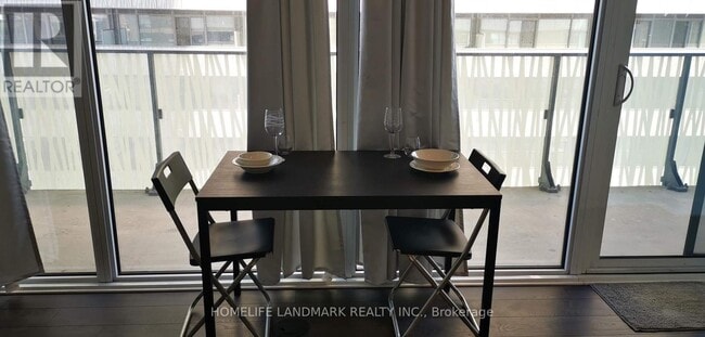 Building Photo - 42 Charles St E