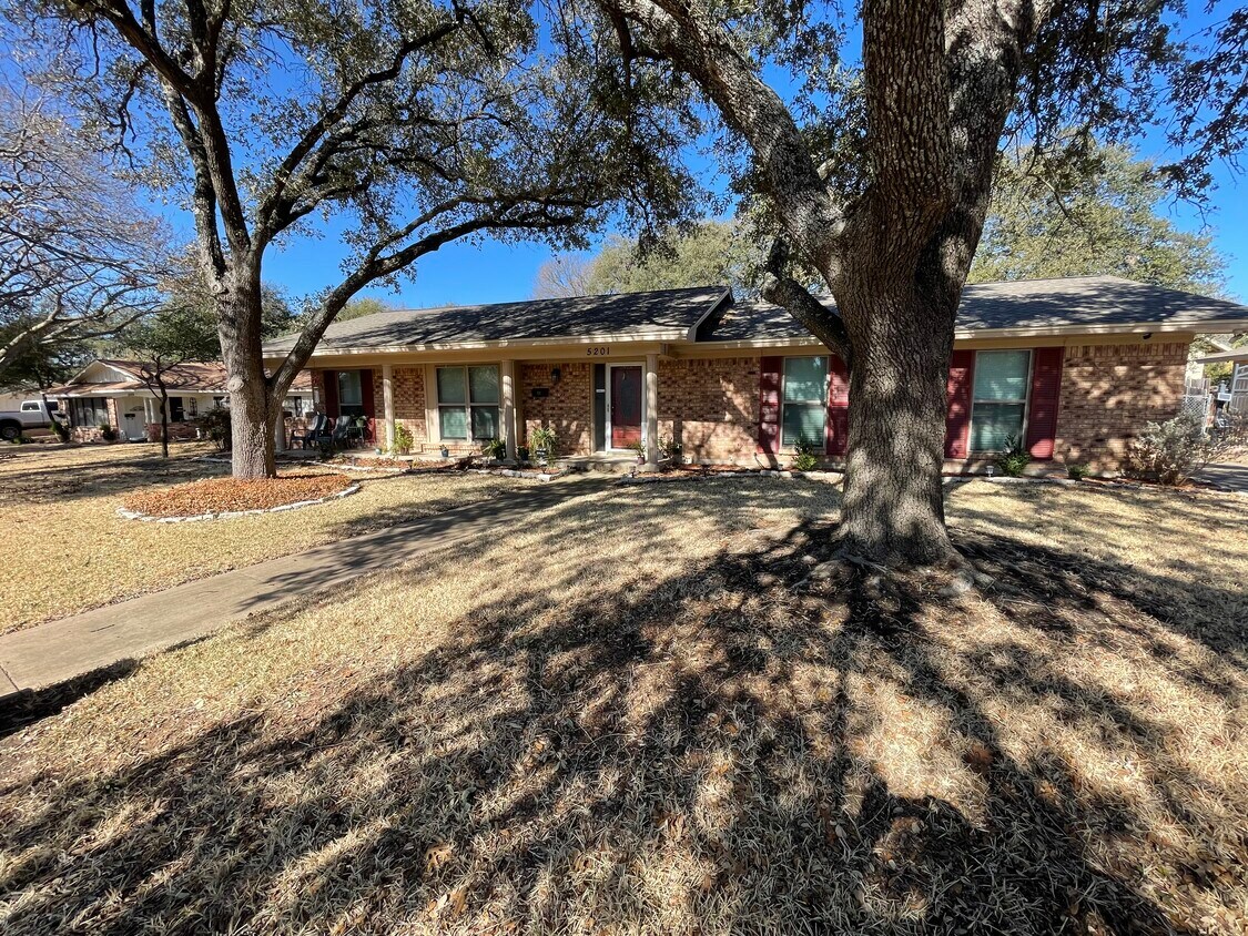 5201 Live Oak Ave, Waco, TX 76710 House Rental in Waco, TX
