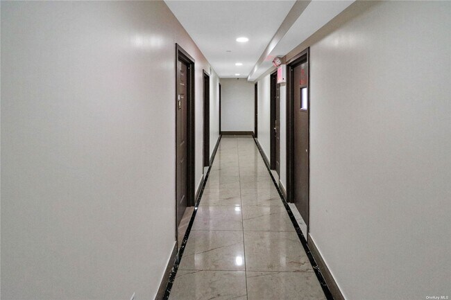Foto del edificio - 138-12 Northern Blvd