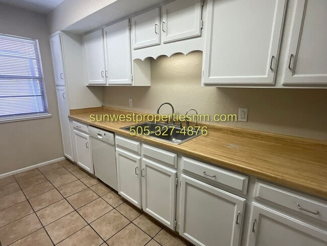 Building Photo - 3 bedroom, 2.5 Bath Condo for Rent