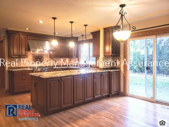 Building Photo - 15590 SW Tanager Dr