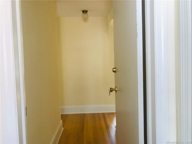 Building Photo - 17 Woodbury Ave