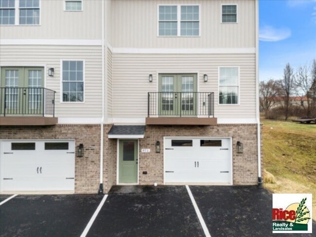 Foto del edificio - New build townhome available this spring!