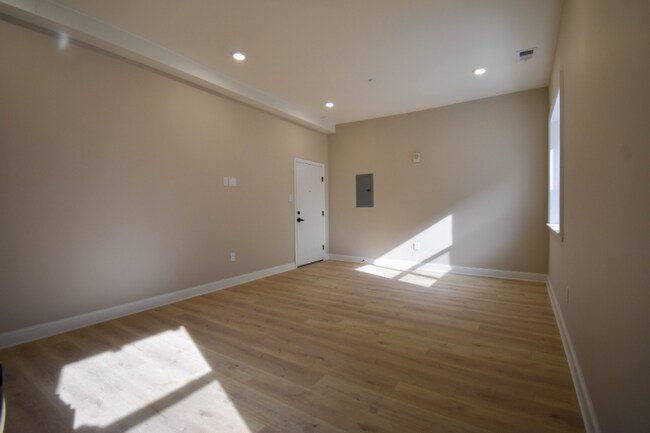 Building Photo - 1030 N 48th St